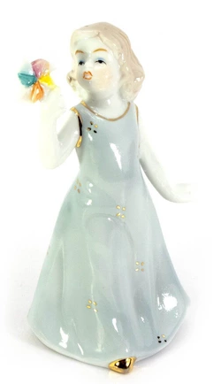 Дівчинка з іграшкою фарфор (12х7,5х5,5 см)
