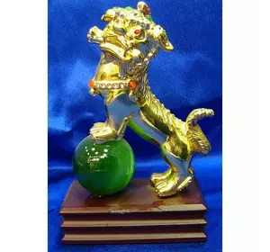 Собака Фу на зеленом шаре золото (13,5х10х5 см)