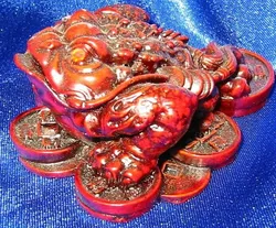 Жаба на монетах кам'яна крихта коричнева (7х6х3,5 см)