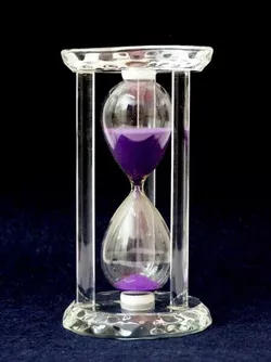 Песочные часы в стеклянном корпусе круглые Фиолетовый песок