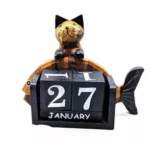 Календарь настольный "Кот на рыбе" деревянный (16х13х6 см)