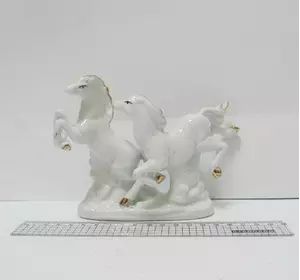 Сувенір фарфор фігурка "Дві білі конячки"